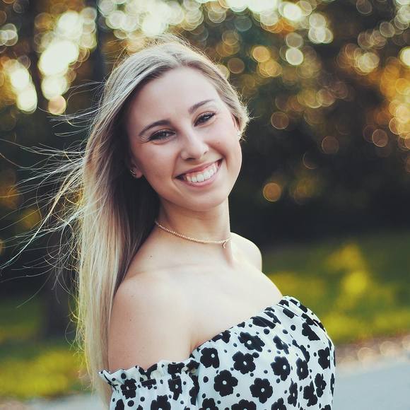 Meet your Posher, Holly - Picture 1 of 1